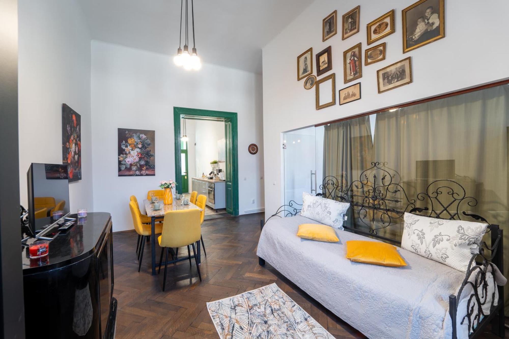 Noble 5 Star House In Unirii Plaza Villa Cluj Napoca Bagian luar foto